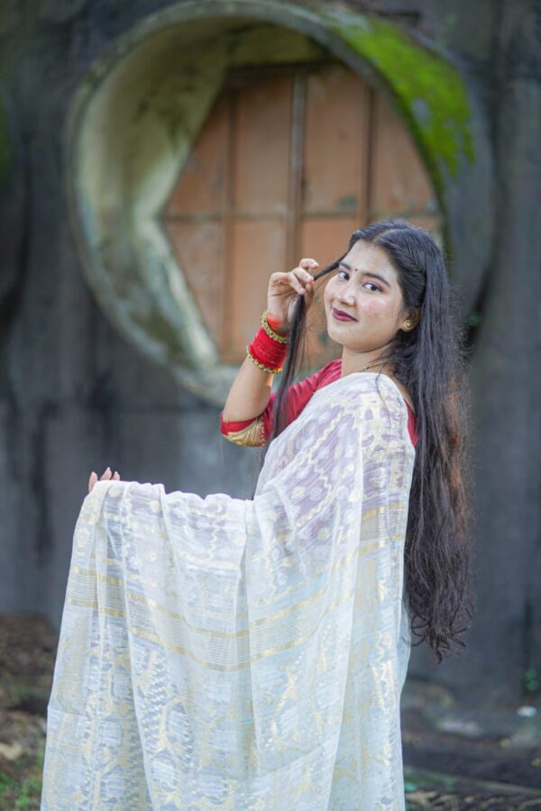 90 Count Jamdani Saree - Image 2